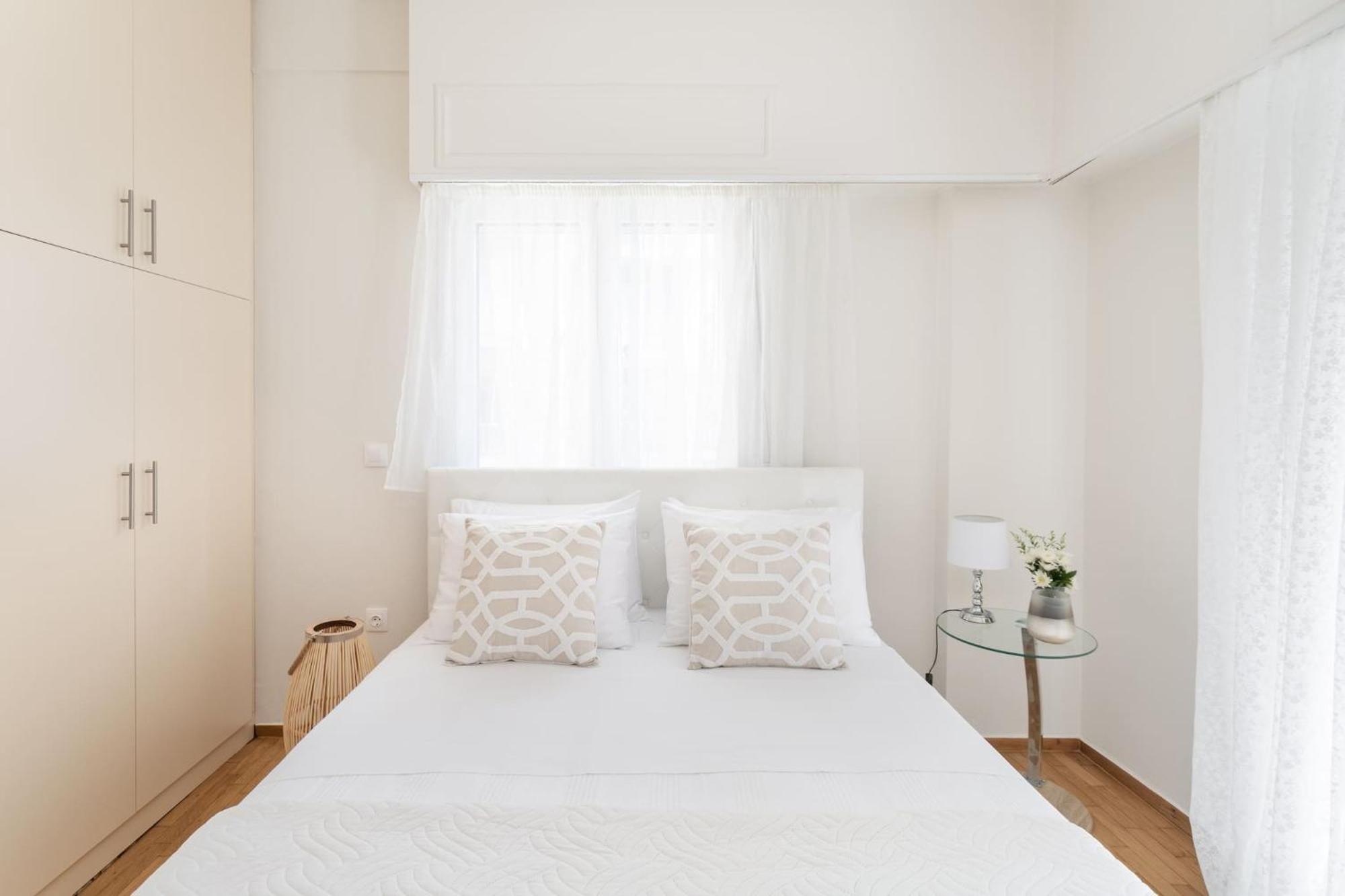 Explore History From A Chic Central Apartment أثينا المظهر الخارجي الصورة
